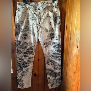 Rock & Republic Black and White  Jeans with Tye dye looking‎ Print size 16